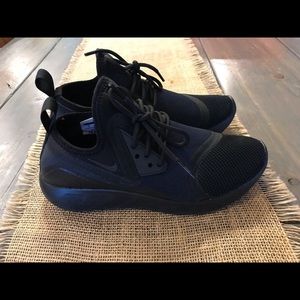 Nike Lunarcharge size 7